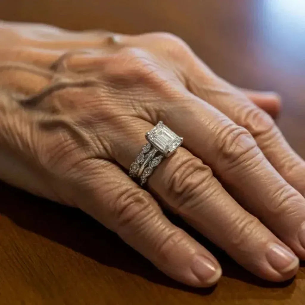 Retro White Gold Ring with Several Shiny Rows