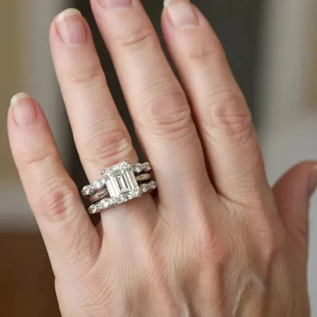 Retro White Gold Ring with Several Shiny Rows