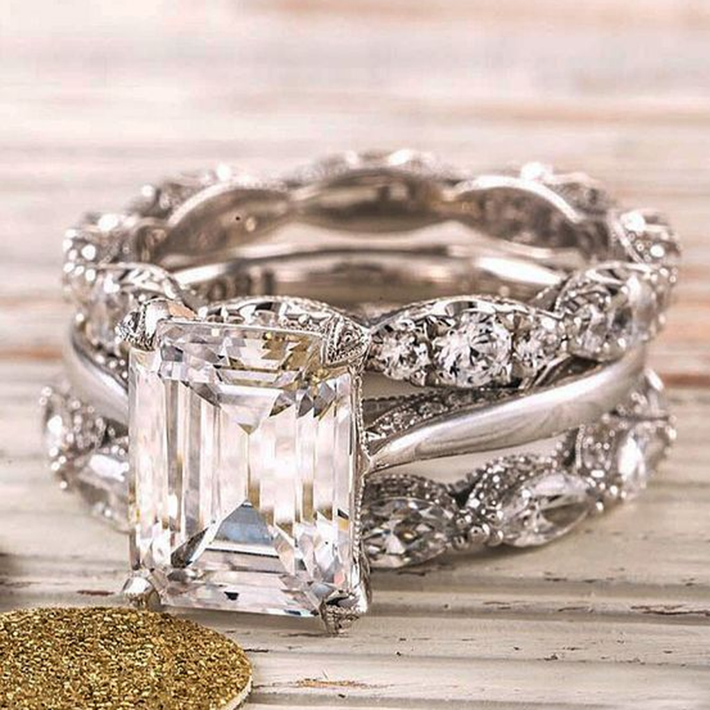 Retro White Gold Ring with Several Shiny Rows