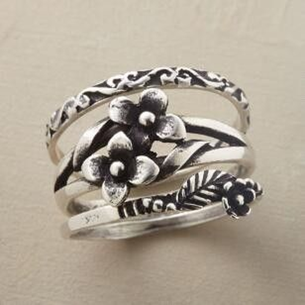 Retro White Gold Ring with Multi-Row Flowers