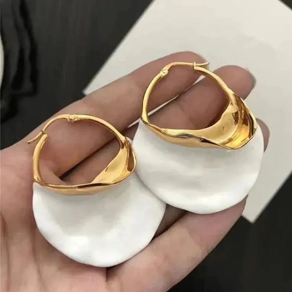 Retro Earrings in White and Gold