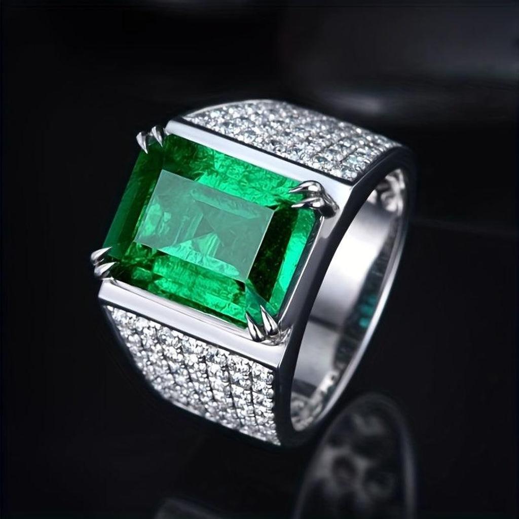 Elsa Ring with Emerald and Zirconia