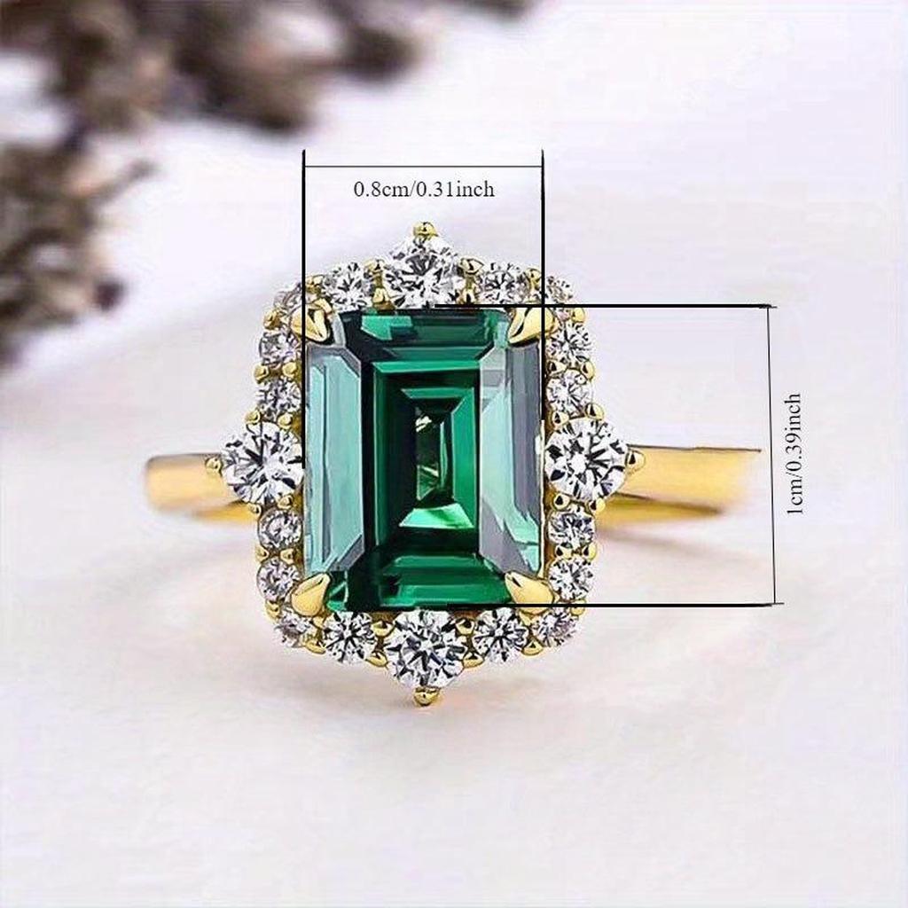 Ring “Queen” with Emerald