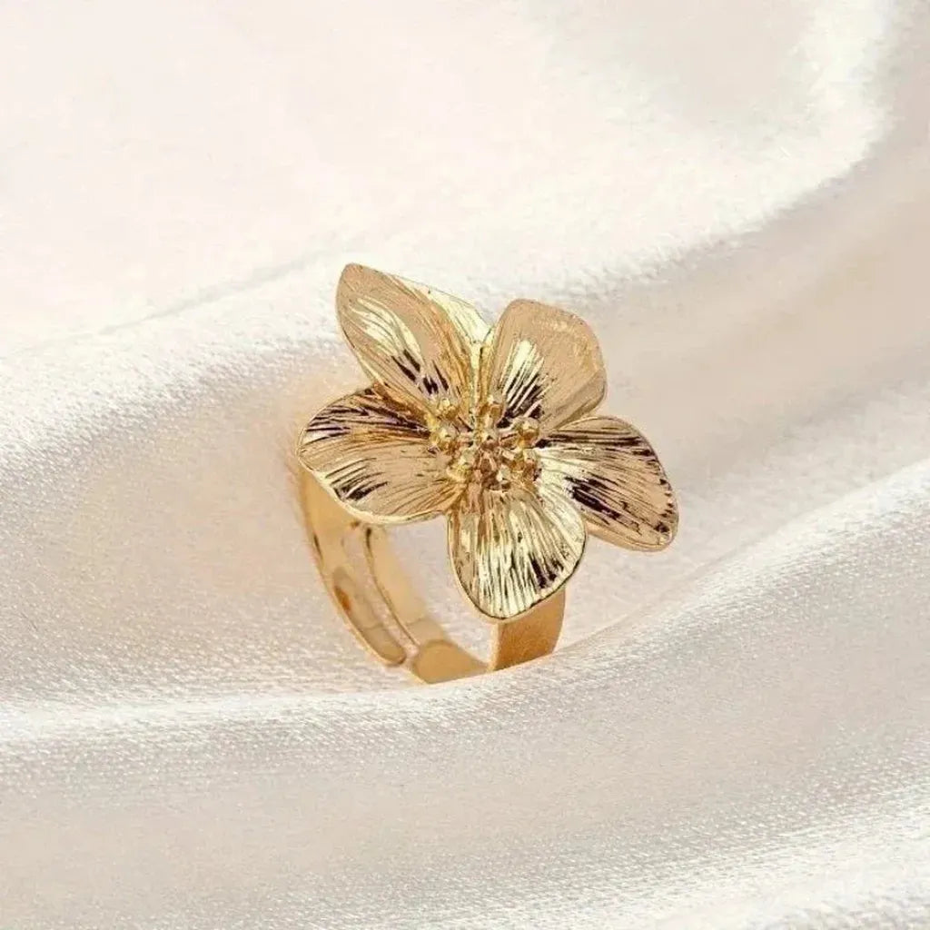 Ring “Sunrise” with Flower in Gold