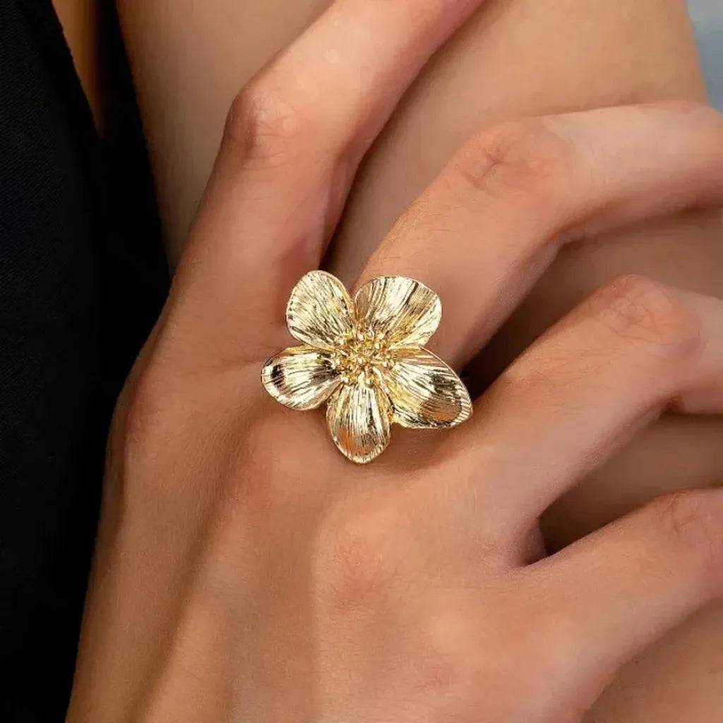 Ring “Sunrise” with Flower in Gold