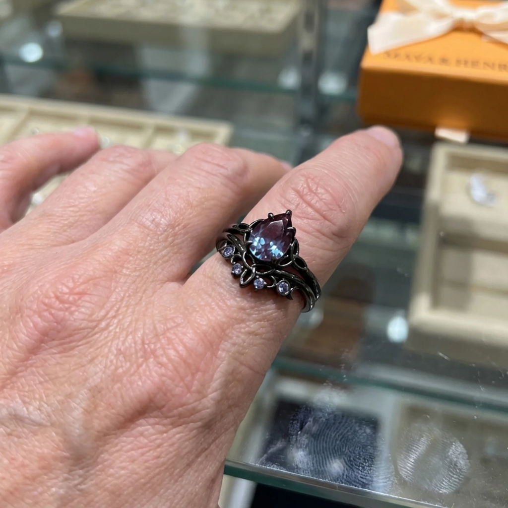 Ring with Amethyst | White Gold