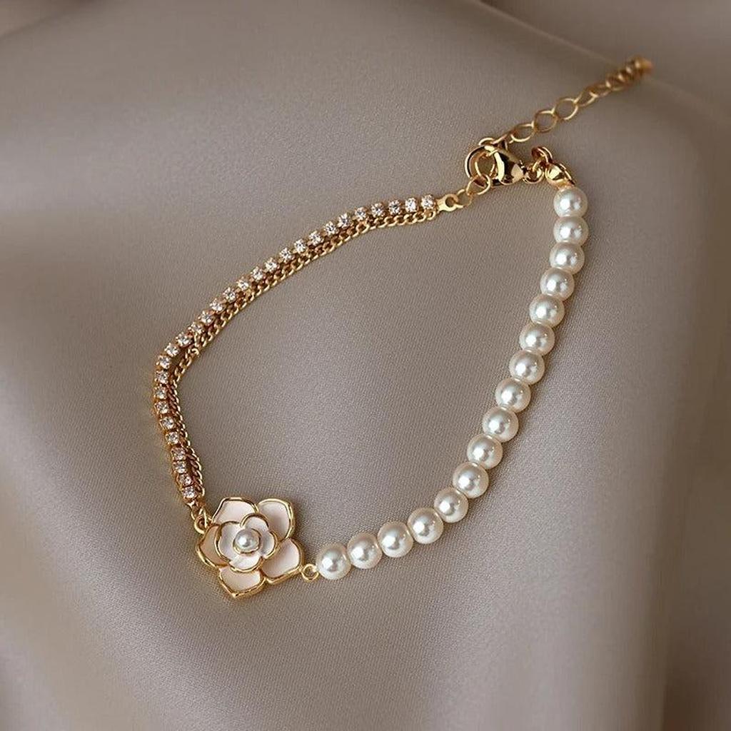 Victorian Bracelet with Flowers and Daisies