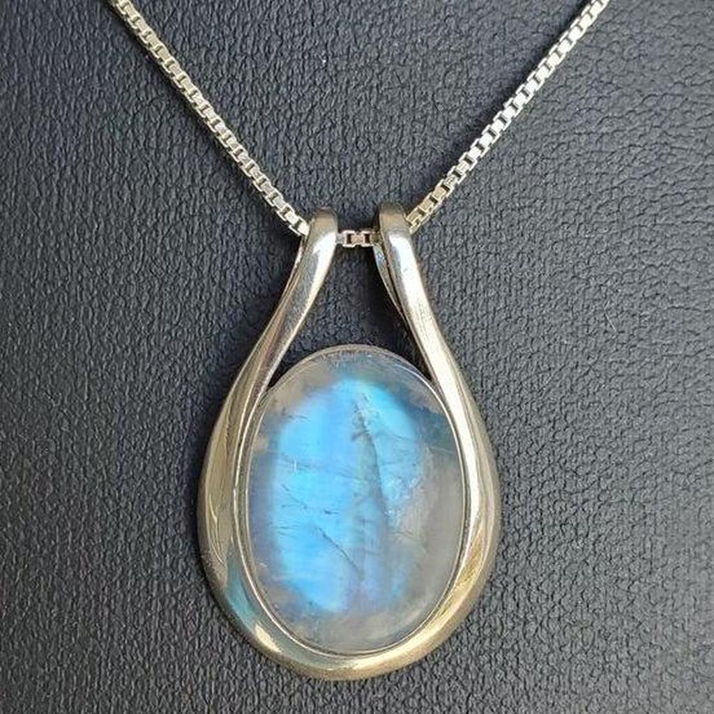 Vintage Necklace with White Opal